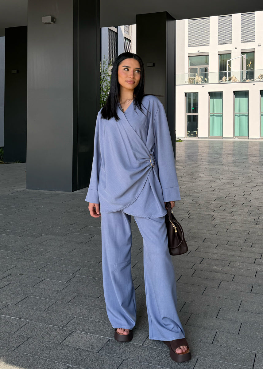 Zweiteiler mit Wickeloptik & Schnalle