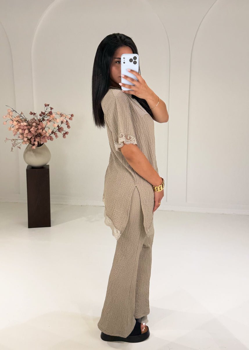 Zweiteiler mit Spitzendetails Taupe - NAHA