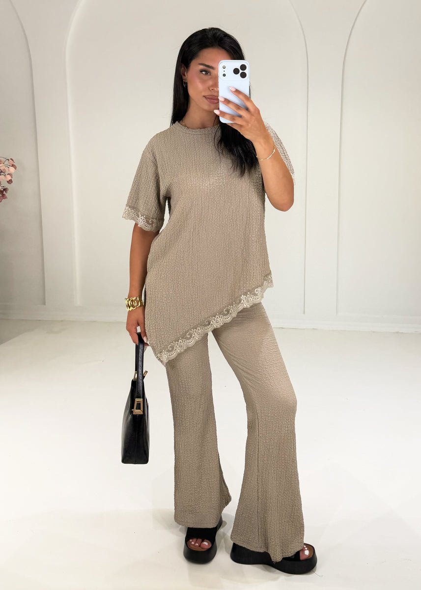 Zweiteiler mit Spitzendetails Taupe - NAHA