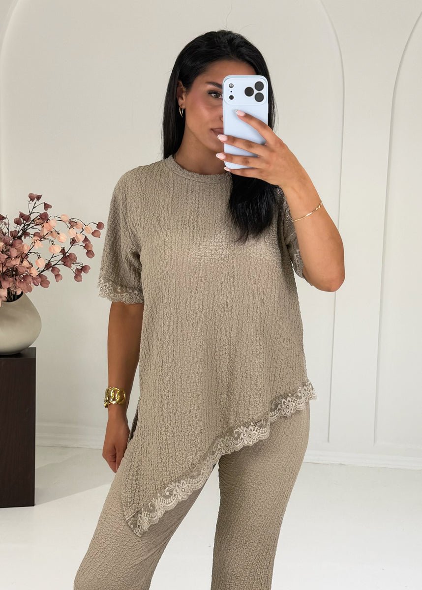 Zweiteiler mit Spitzendetails Taupe - NAHA