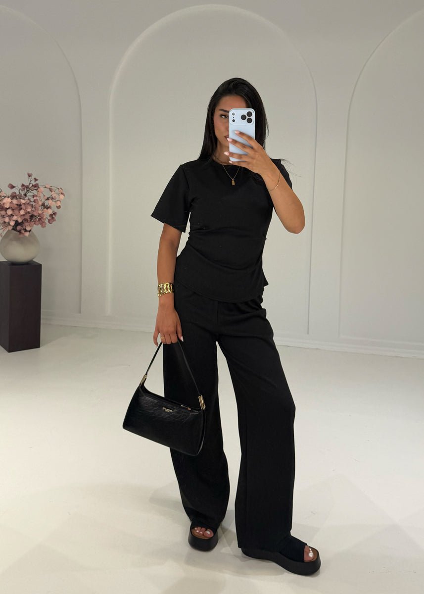 Zweiteiler Set mit gerafftem T-Shirt & weiter Hose – Schwarz - NAHA