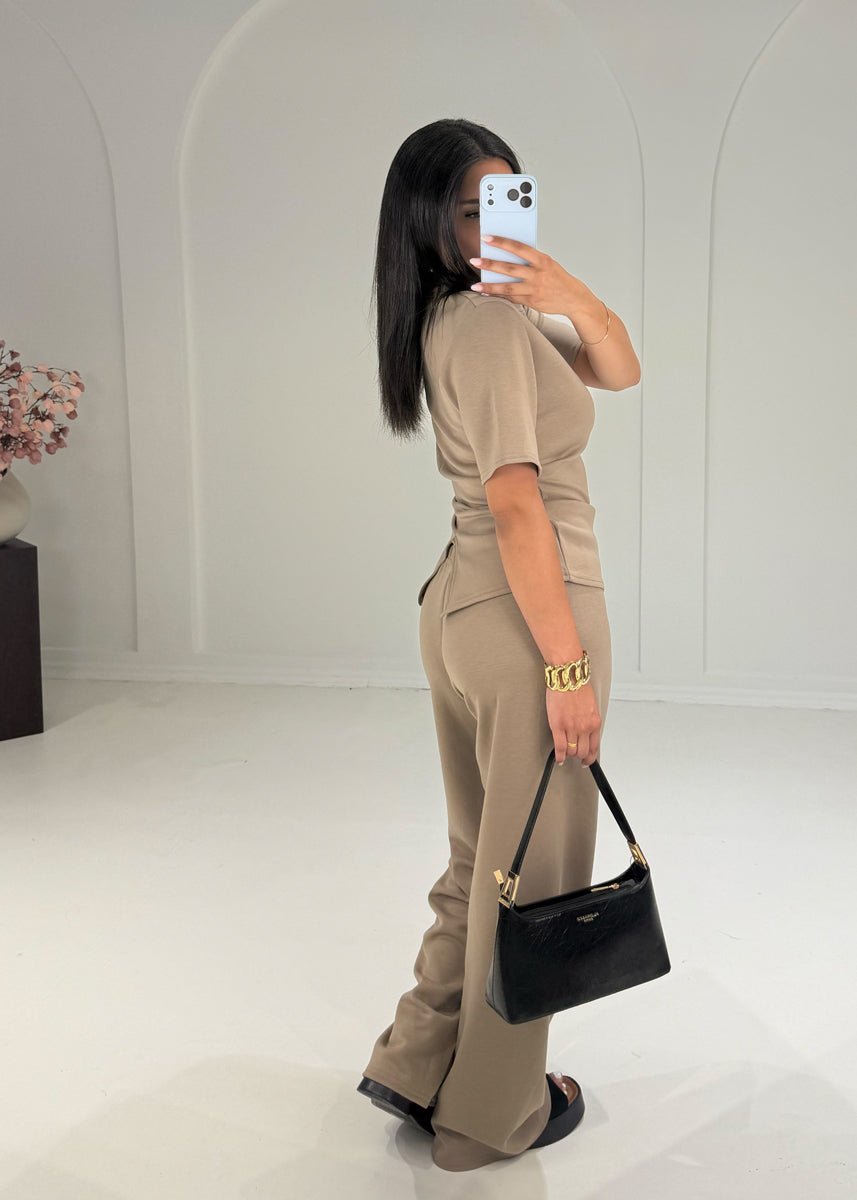 Zweiteiler Set mit gerafftem T-Shirt & weiter Hose – Taupe - NAHA